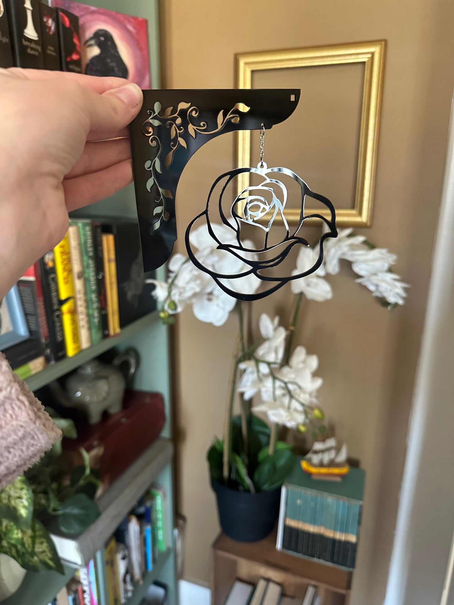 Rose Shelf Hanger
