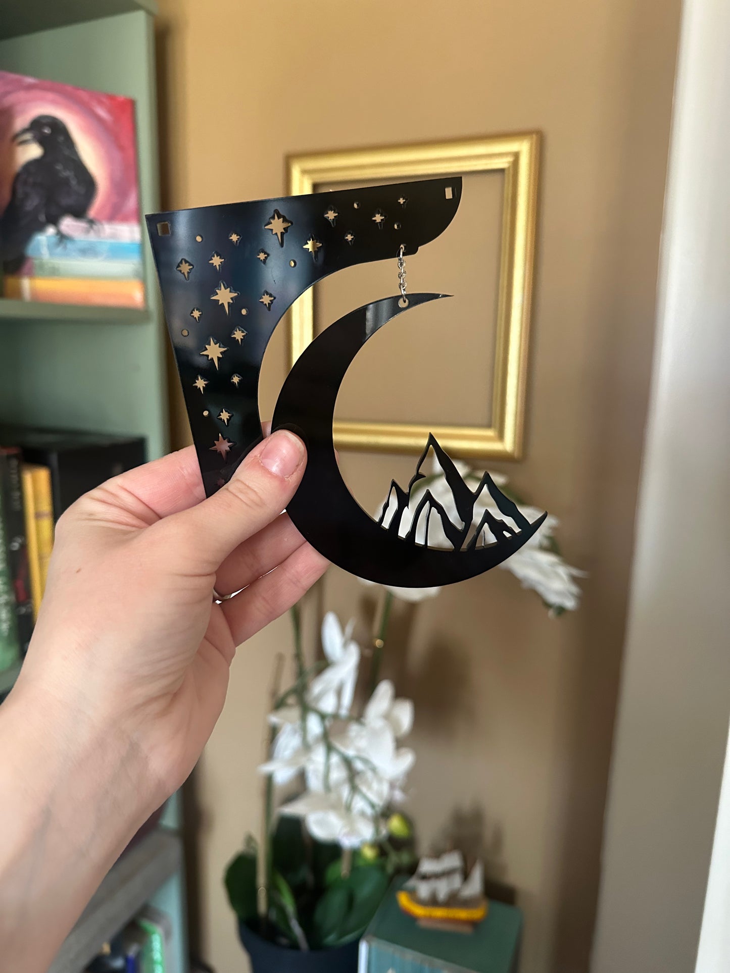 Moon-Mountain Shelf Hanger