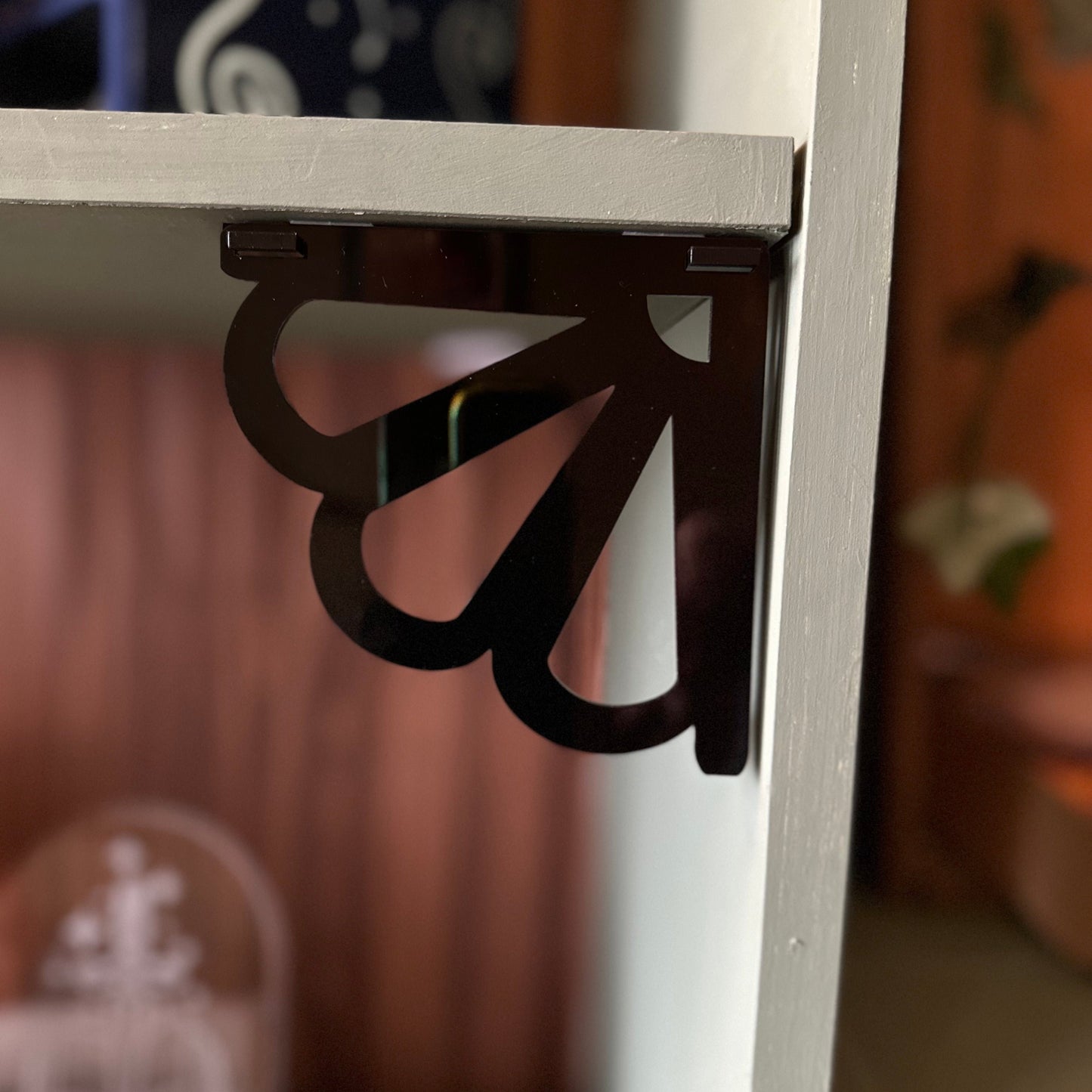 Scalloped Corner Hanger Set