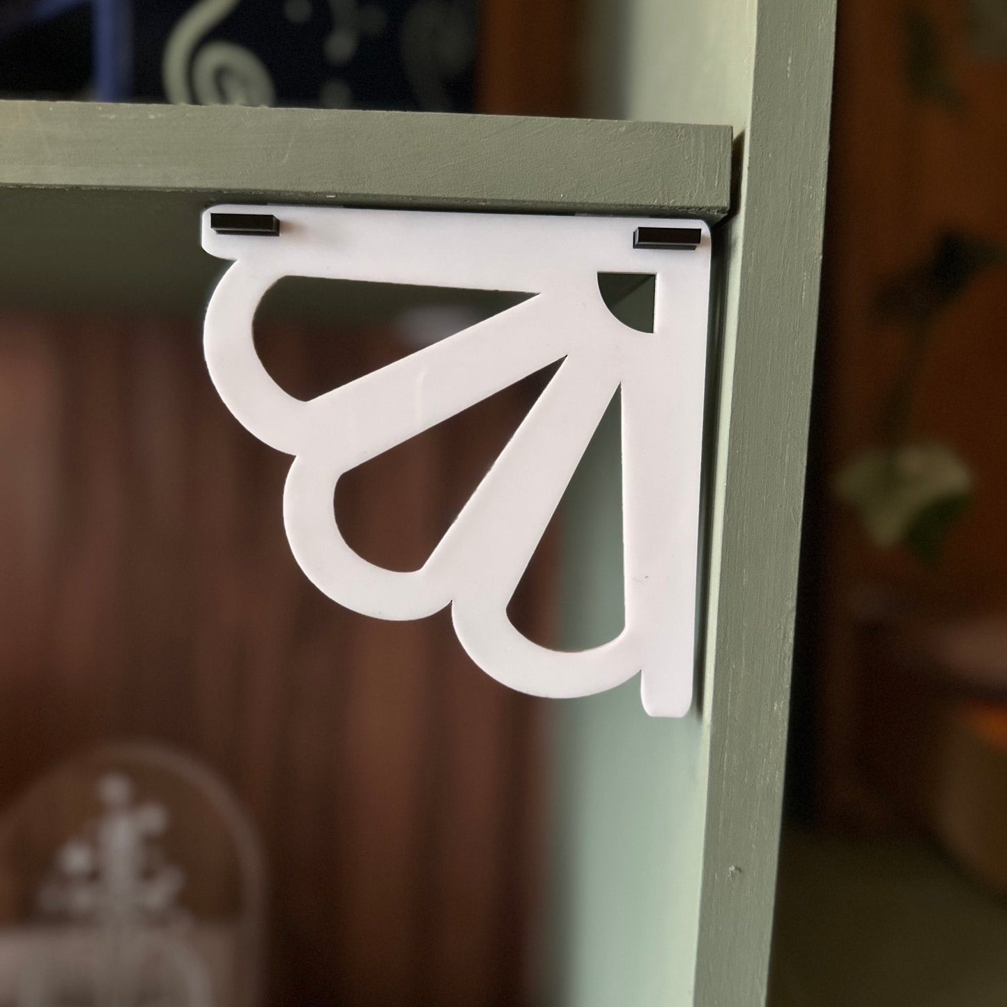 Scalloped Corner Hanger Set