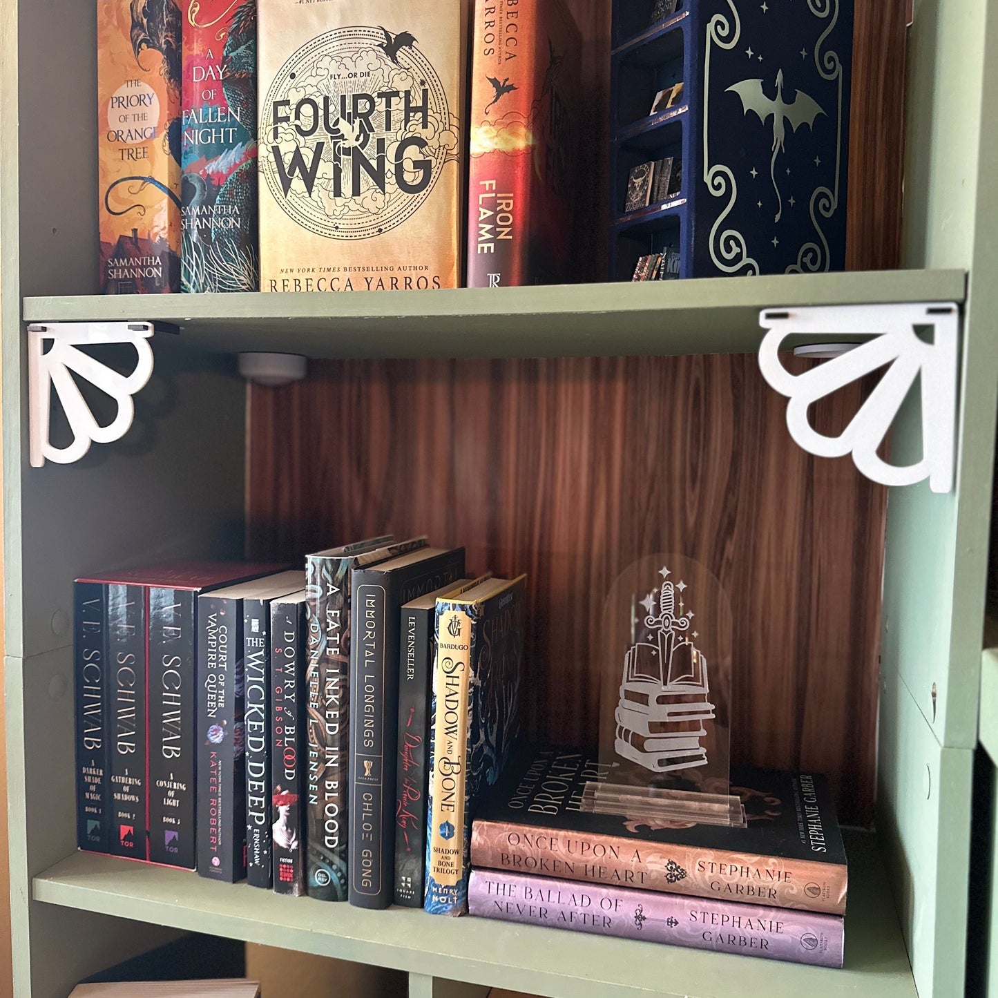 Scalloped Corner Hanger Set