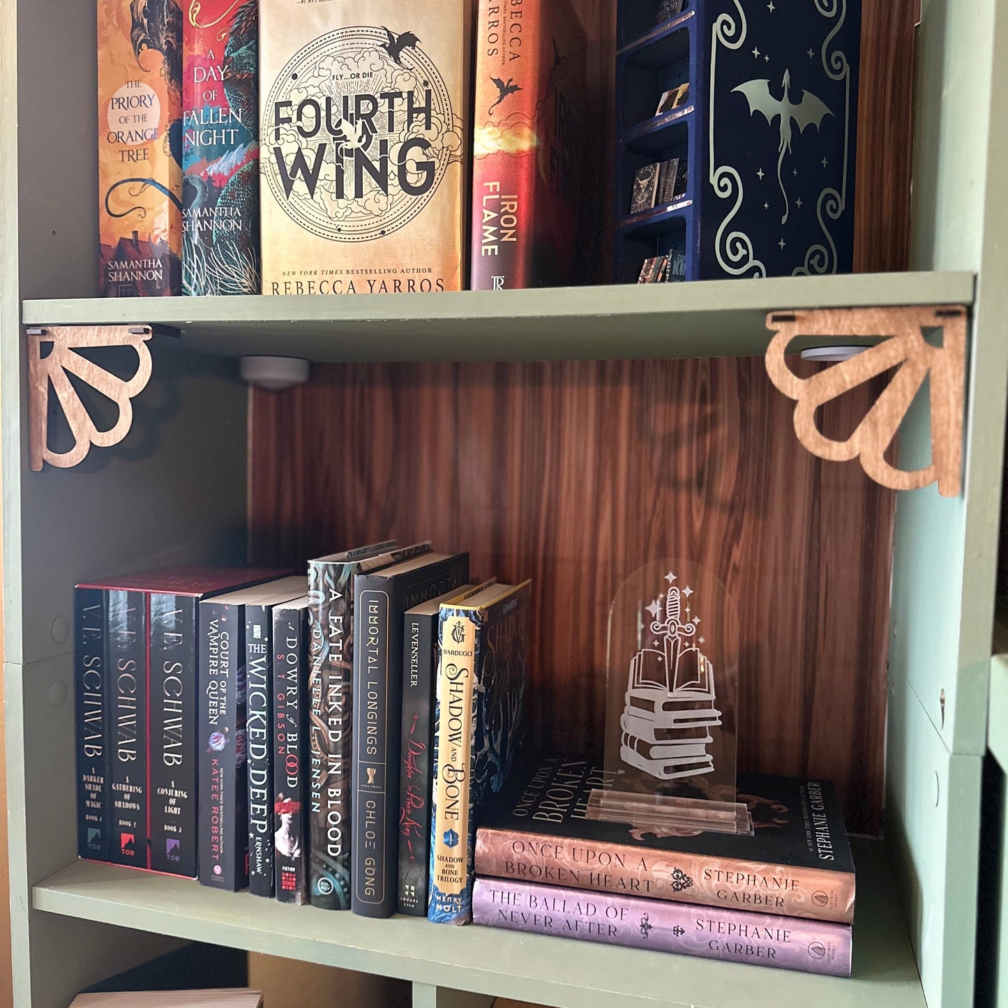 Scalloped Corner Hanger Set