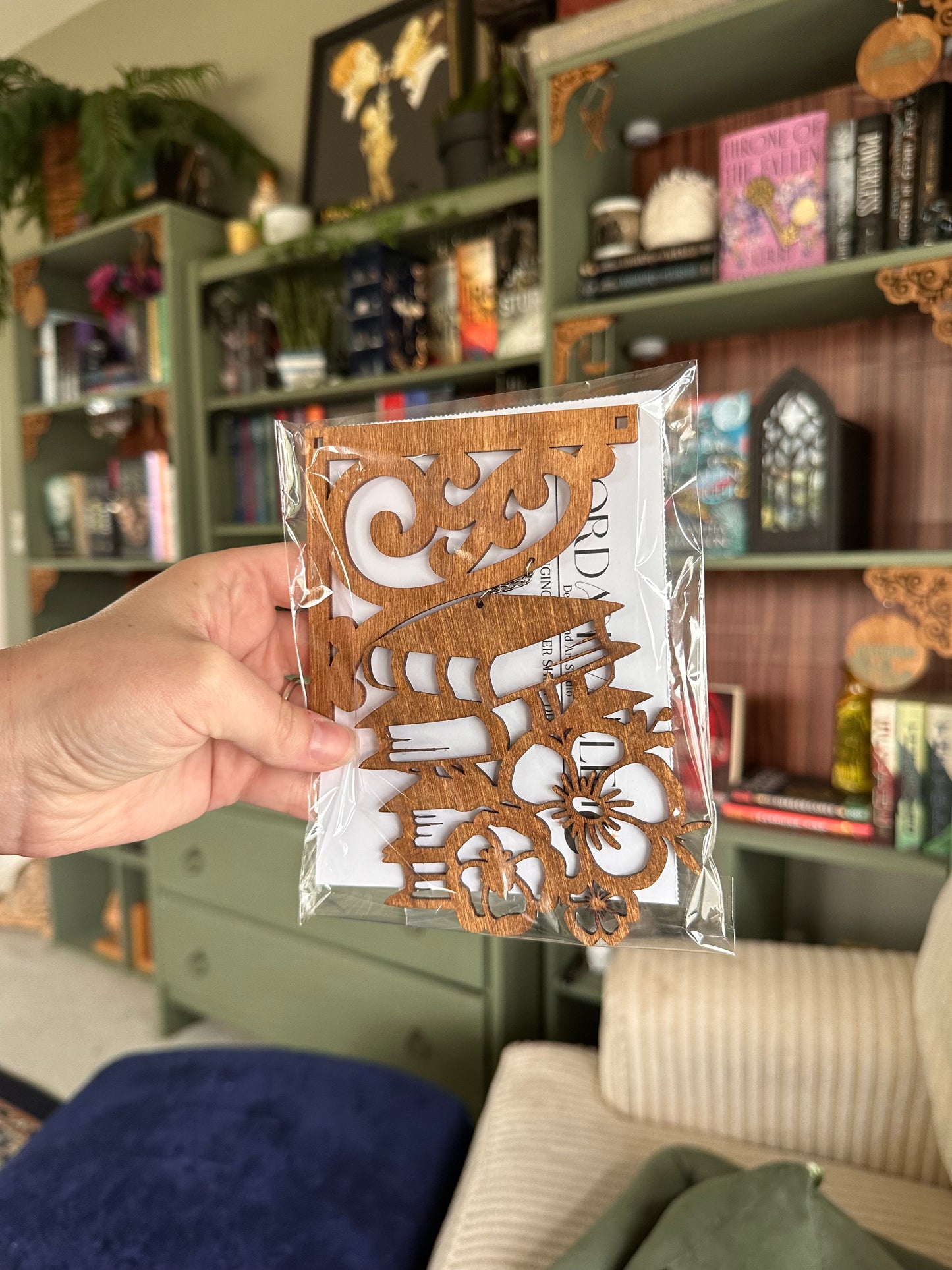 (CLEARANCE) Stained Wood Shelf Decor