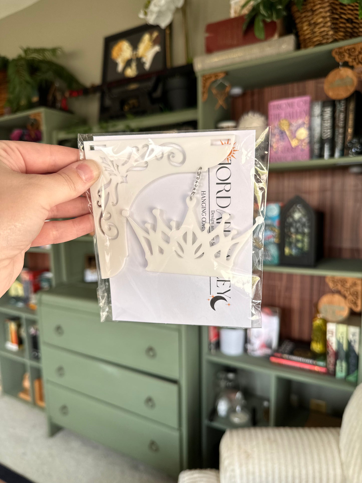 (CLEARANCE) White Acrylic Shelf Decor