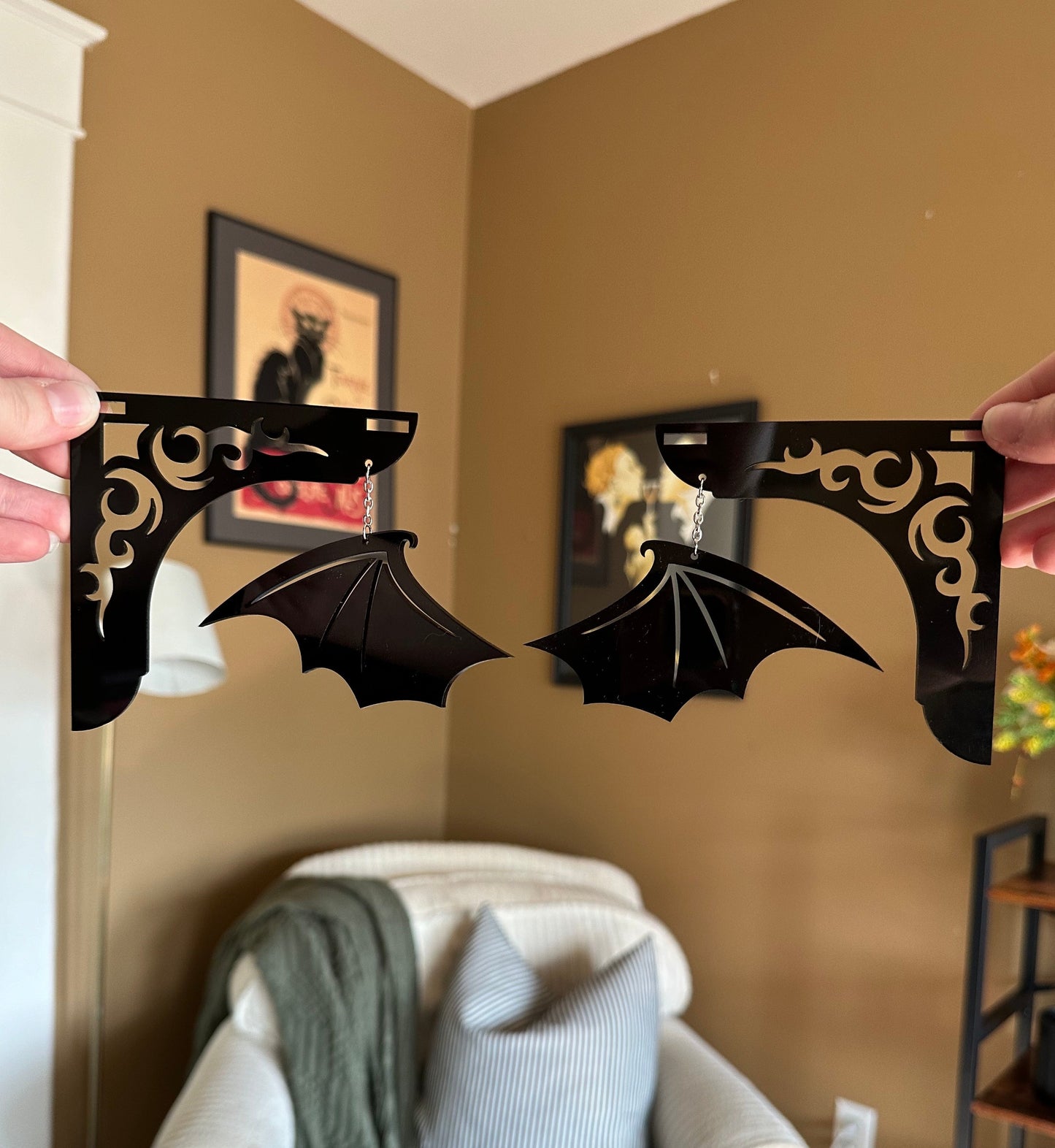 Bat Wing Shelf Hanger