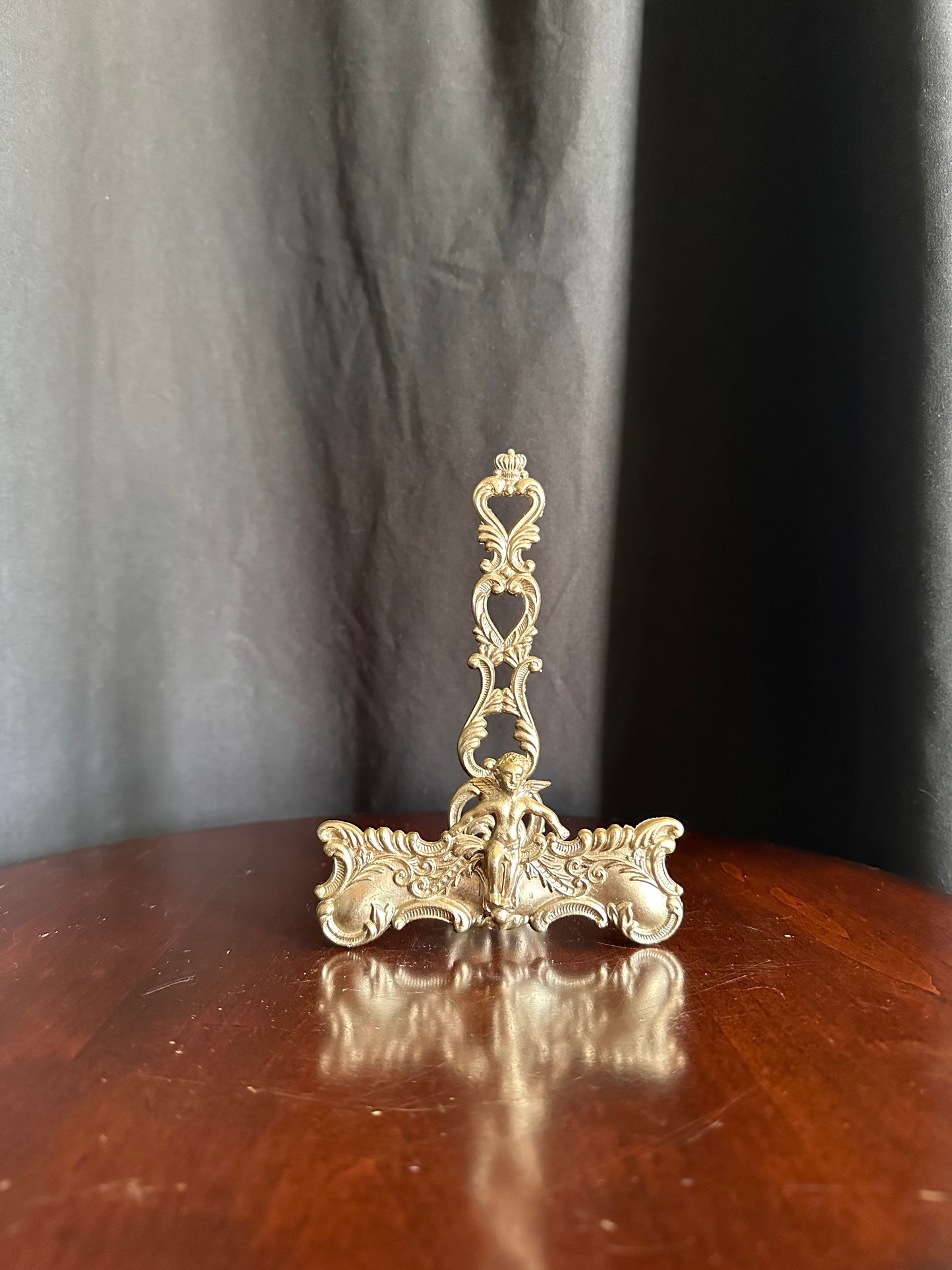 Silver Cherub Easel